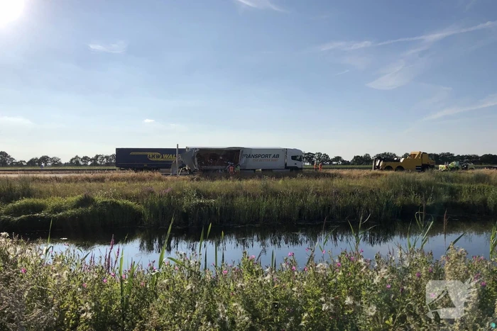 Vrachtwagen verliest lading tomaten