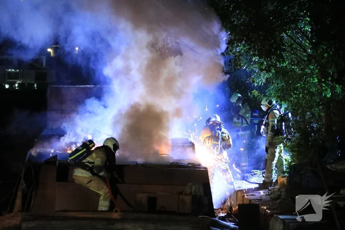 Uitslaande brand op woonboot