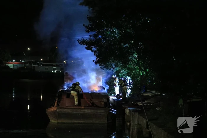 Uitslaande brand op woonboot