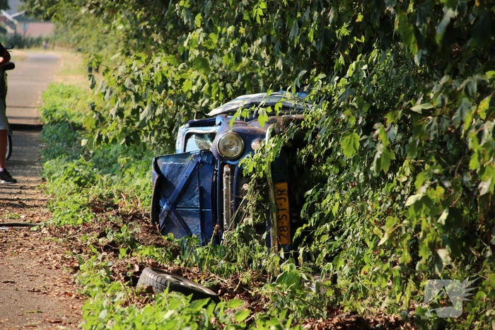 Man en kind vrijwel ongedeerd na zware crash