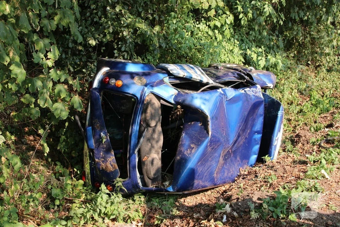 Man en kind vrijwel ongedeerd na zware crash