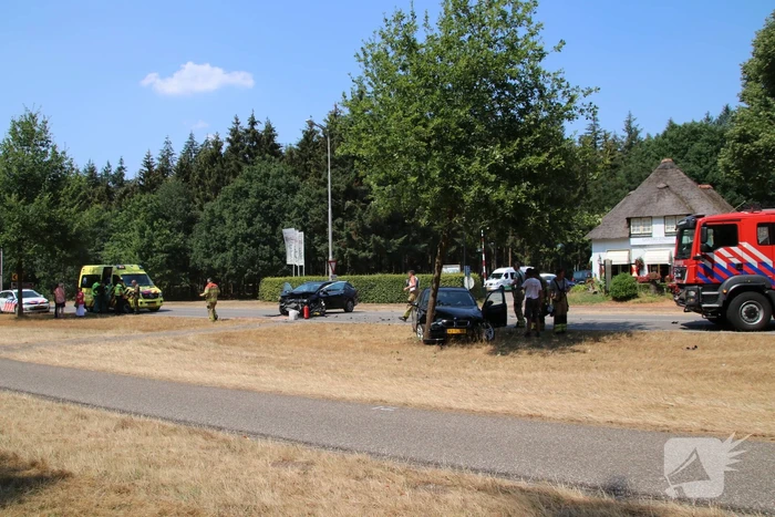 Frontale aanrijding bij gasterij Zondag