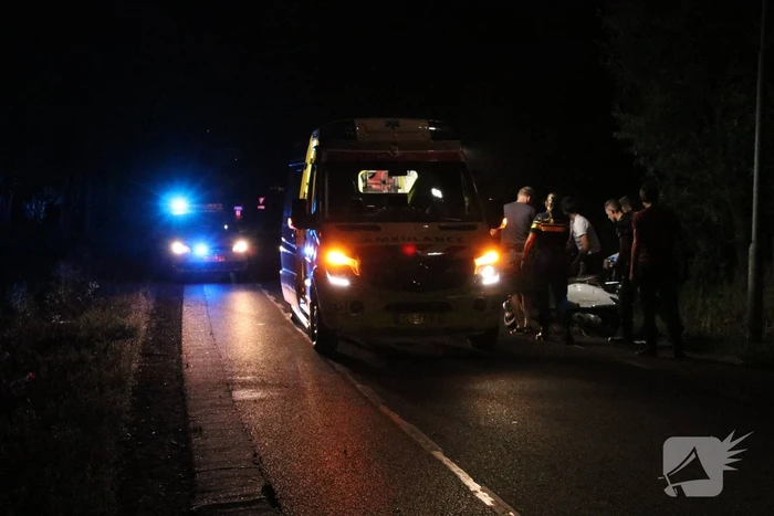 Beschonken scooterbestuurder belandt in de sloot