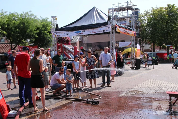 Grote drukte op de dag van de oude brandweerwagen