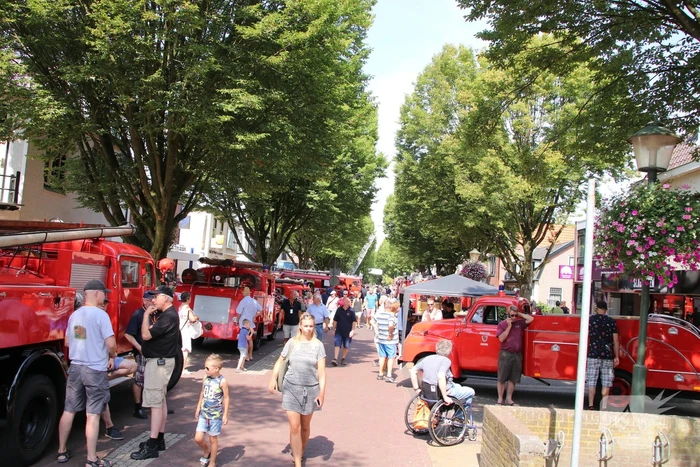 Grote drukte op de dag van de oude brandweerwagen