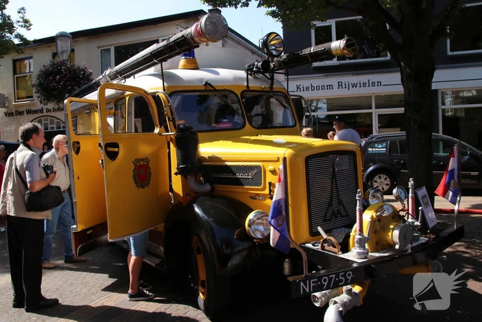 Grote drukte op de dag van de oude brandweerwagen