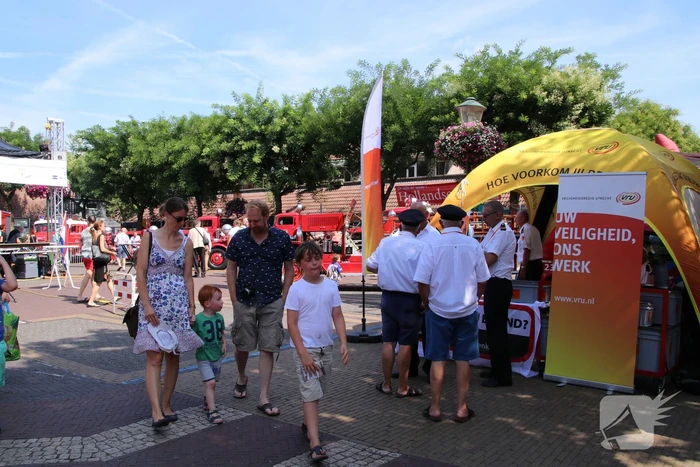 Grote drukte op de dag van de oude brandweerwagen