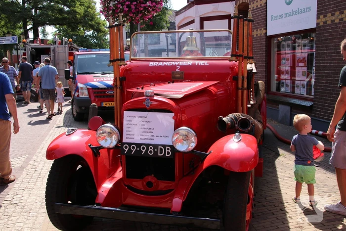 Grote drukte op de dag van de oude brandweerwagen