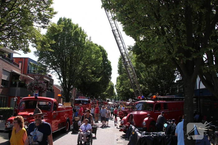 Grote drukte op de dag van de oude brandweerwagen