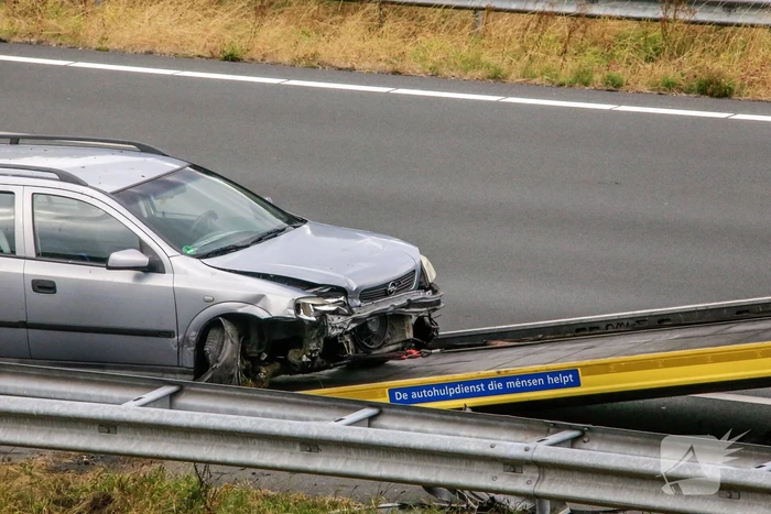 Automobilist ramt vangrail