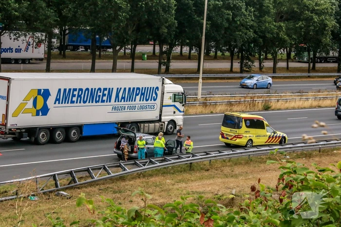 Automobilist ramt vangrail