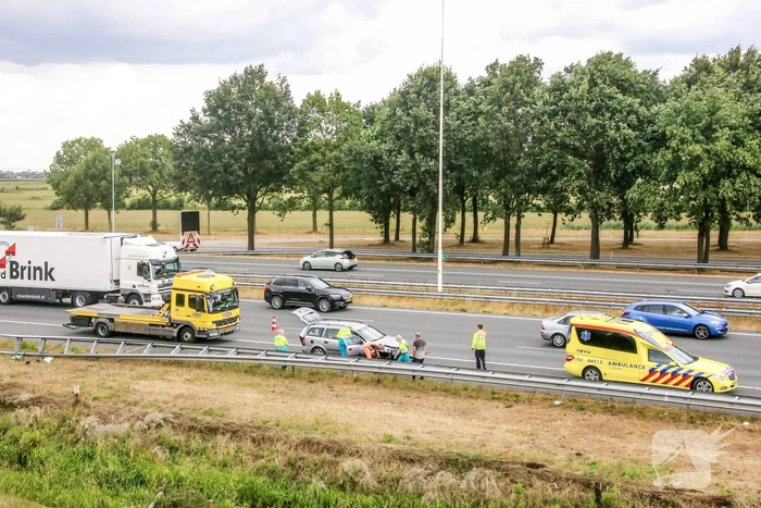 Automobilist ramt vangrail