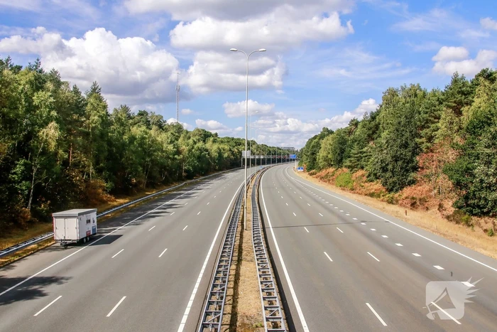 Snelweg afgesloten door sloop brug