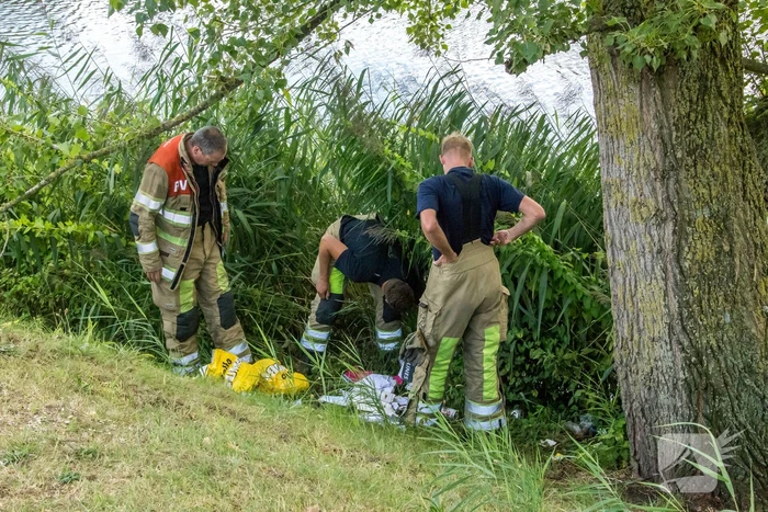 SKA-juf ontdekt in brand gestoken tas met schoolspullen