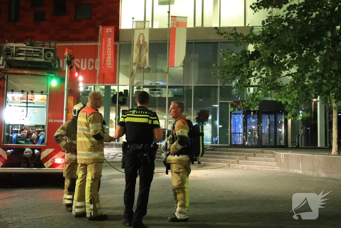 Folie op ramen zorgt voor grote inzet hulpdiensten