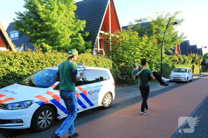 Twee pizzakoeriers knallen op elkaar