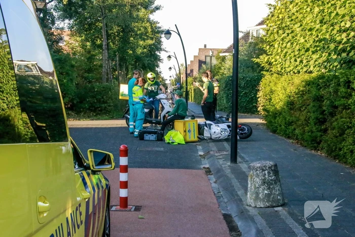 Twee pizzakoeriers knallen op elkaar