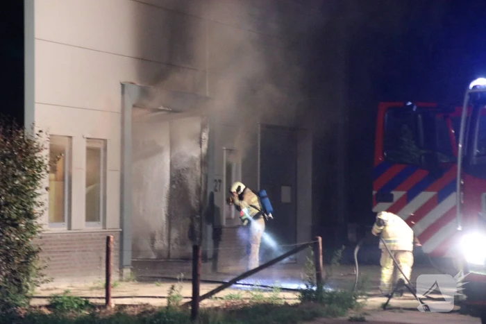 Auto brand uit in loods