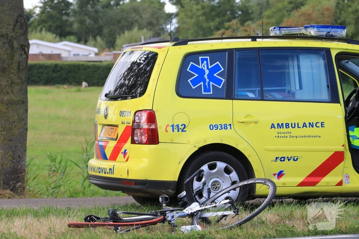 Racefietser ernstig gewond na aanrijding met vrachtwagen