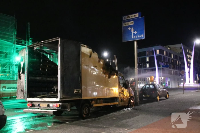 Bestelwagen brand volledig uit