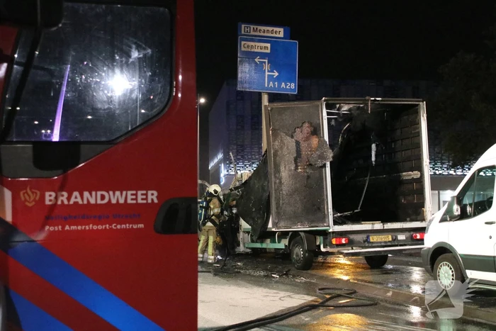 Bestelwagen brand volledig uit