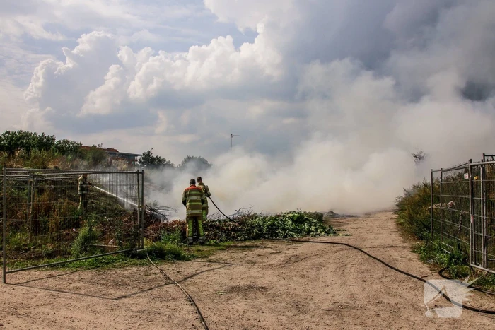 Veel rook langs A1 door afvalbrand