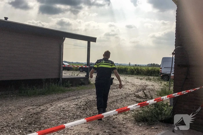 Man zwaargewond bij incident bij woning