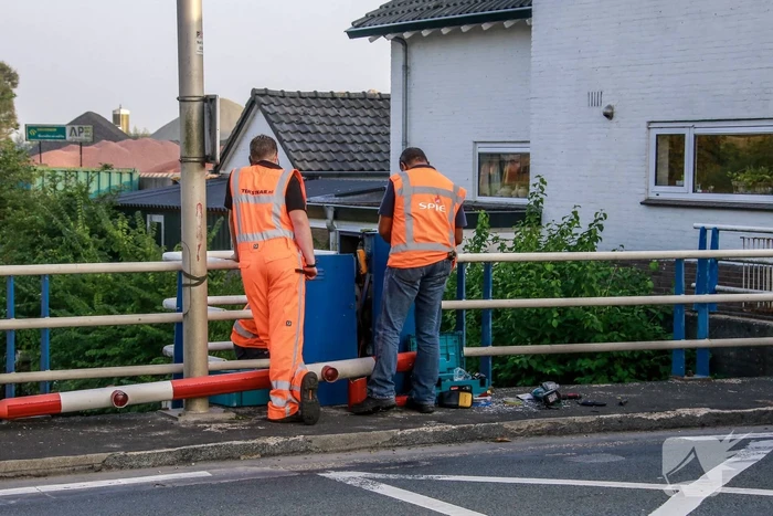 Verkeersopstopping Eembrug na kapotte slagboom