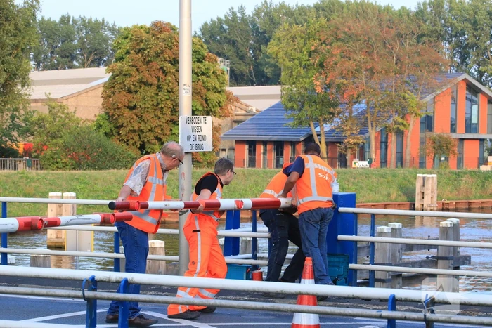 Verkeersopstopping Eembrug na kapotte slagboom