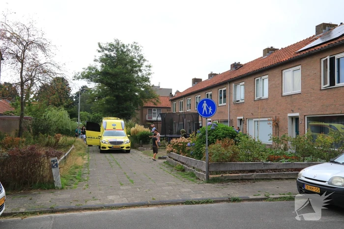 Vrouw uit raam gevallen