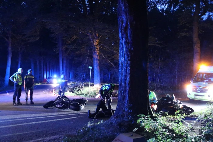 Twee motorrijders gewond bij kop-staartaanrijding
