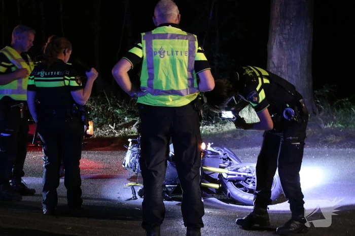 Twee motorrijders gewond bij kop-staartaanrijding