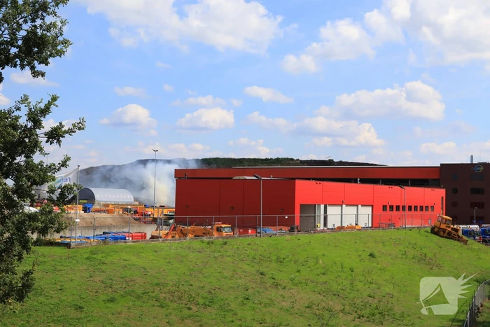 Veel rook bij brand op vuilstortplaats