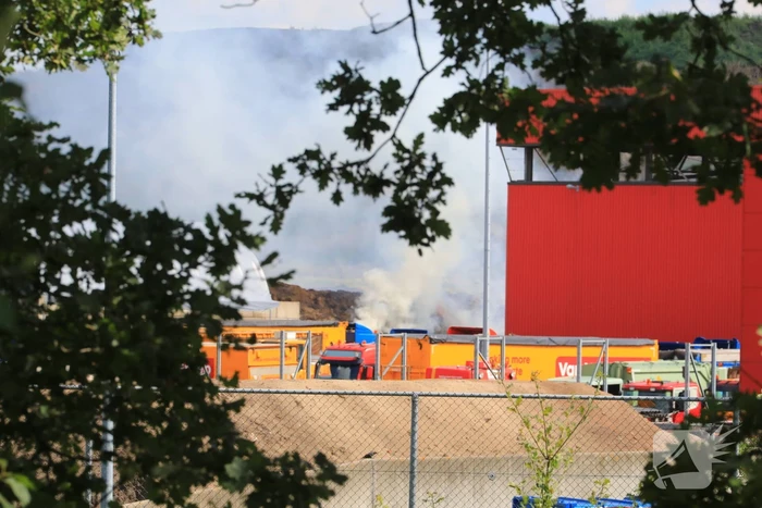 Veel rook bij brand op vuilstortplaats