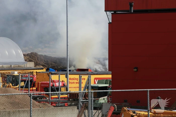 Veel rook bij brand op vuilstortplaats