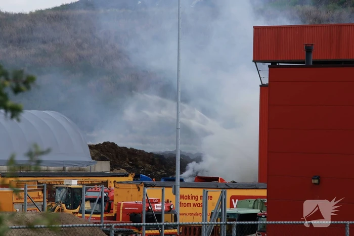 Veel rook bij brand op vuilstortplaats
