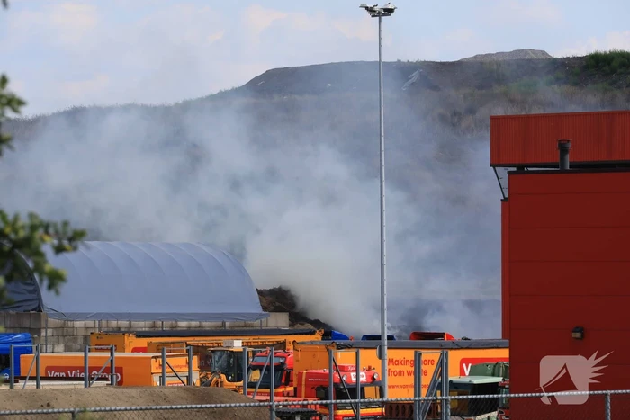 Veel rook bij brand op vuilstortplaats