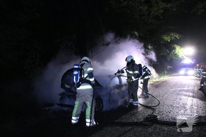 Gestolen BMW volledig uitgebrand