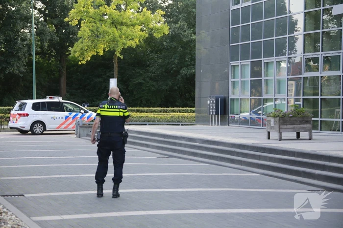 Dieven overlopen door  medewerker kantoorgebouw
