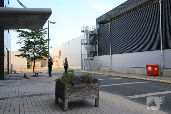 Dieven overlopen door  medewerker kantoorgebouw