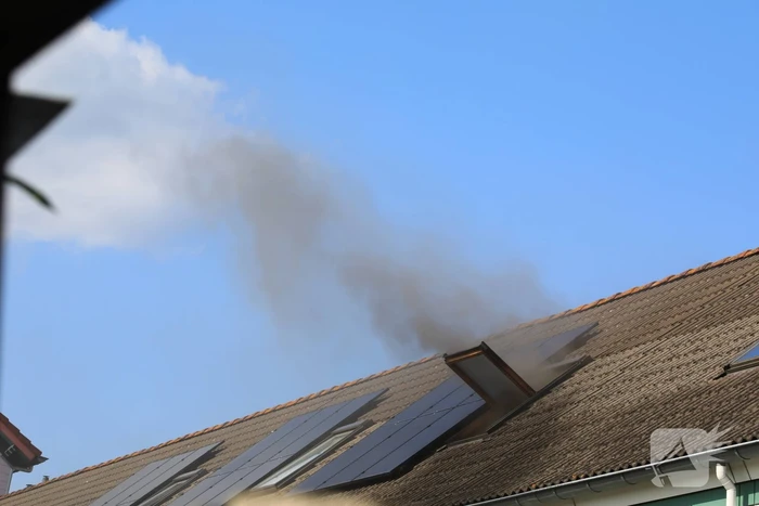 Veel rook bij zolderbrand