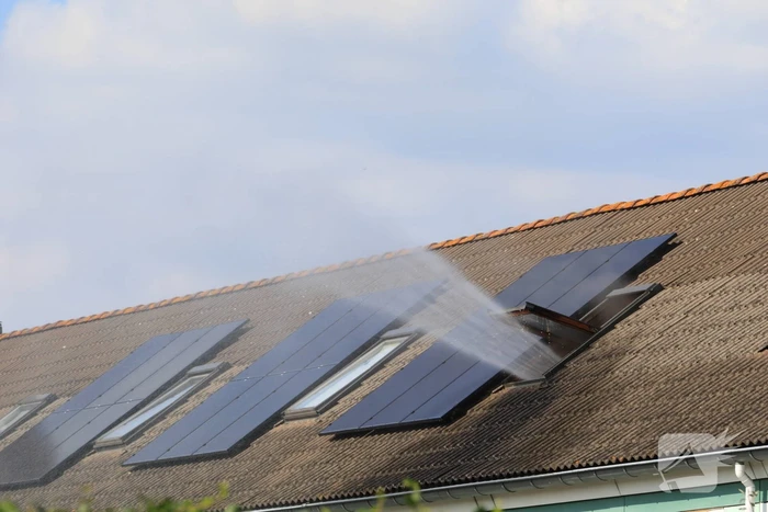 Veel rook bij zolderbrand