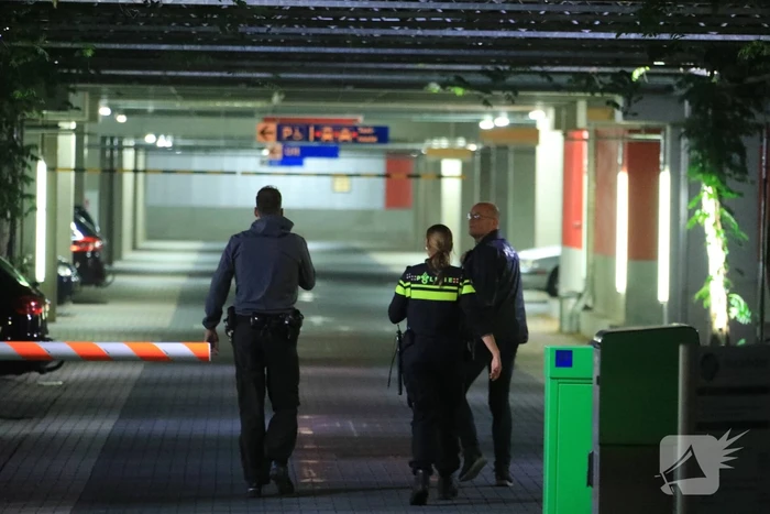 Verward persoon dreigt te springen in ziekenhuis