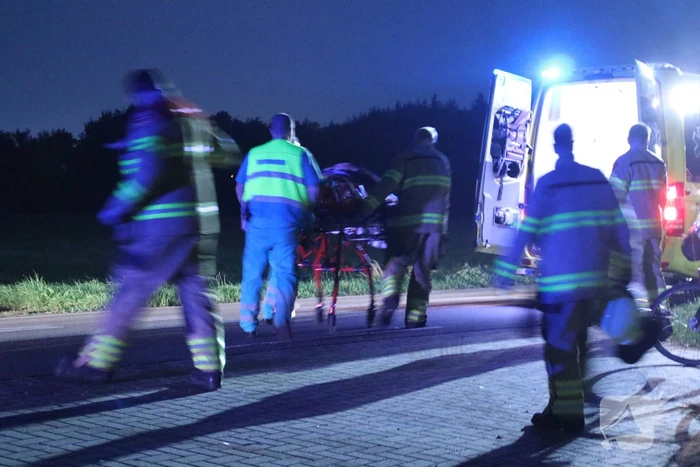 Motorrijder vliegt uit de bocht en raakt zwaargewond