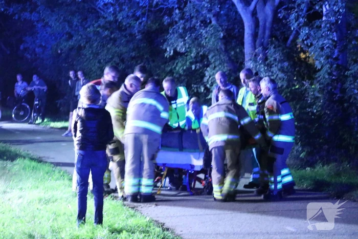 Motorrijder vliegt uit de bocht en raakt zwaargewond