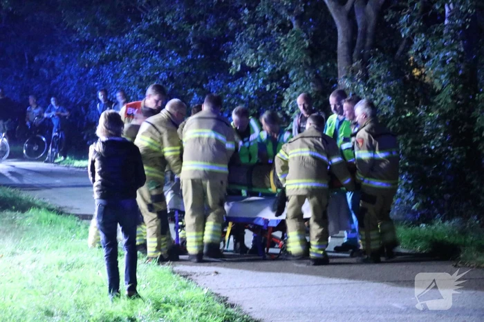 Motorrijder vliegt uit de bocht en raakt zwaargewond
