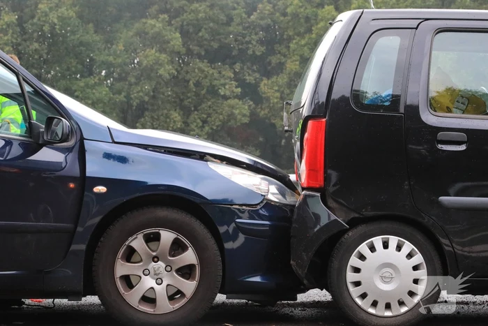 Snelweg dicht na ongeval met meerdere voertuigen