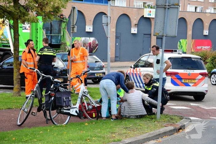 Fietsster gewond na aanrijding met vuilniswagen