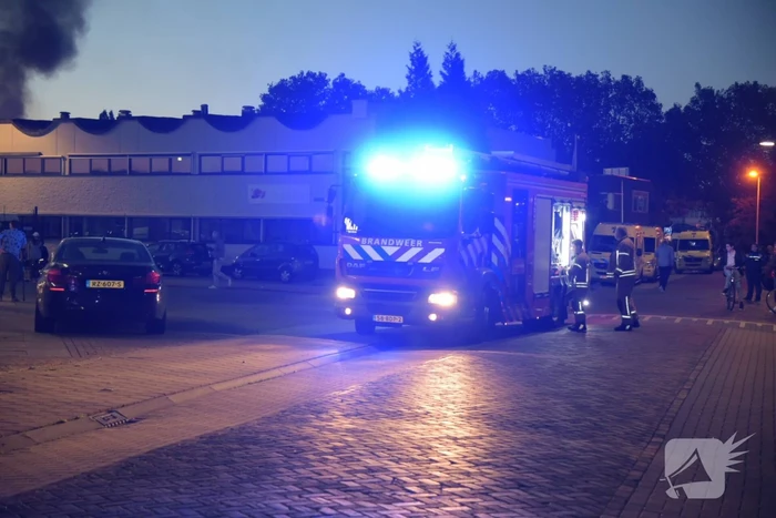 Uitslaande brand bij garagebedrijf