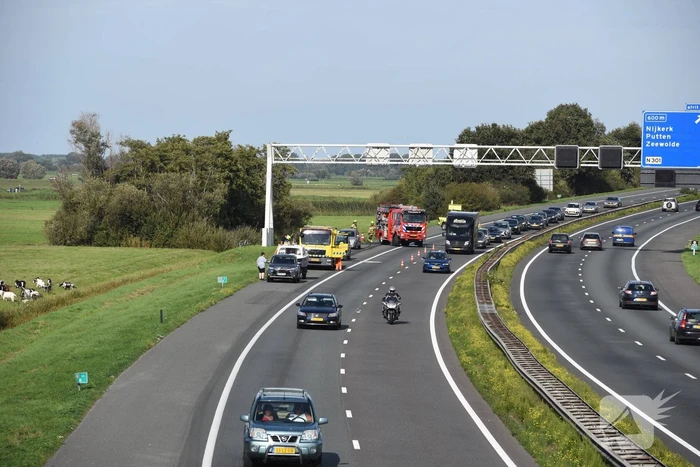 Rijstrook afgesloten door autobrand